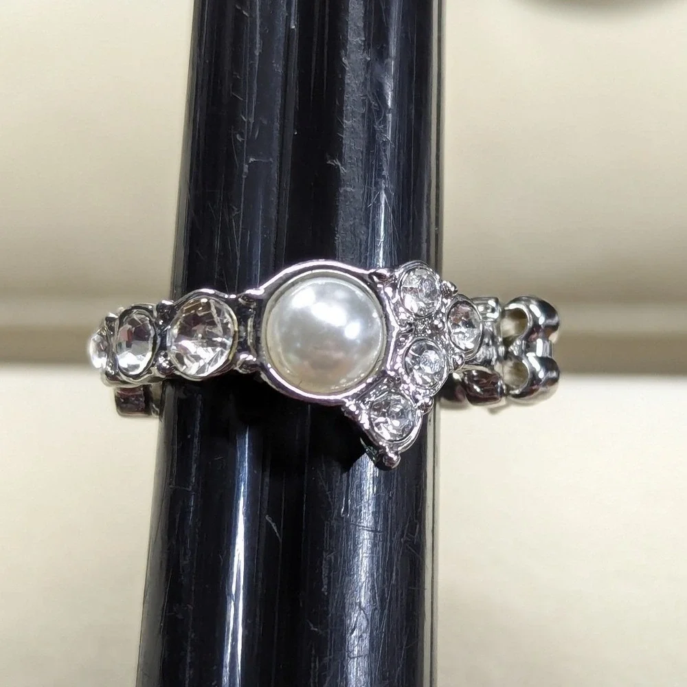 New Faux Pearl Clear Rhinestone Crystal Stretch Band Ring Silver Tone Comfy